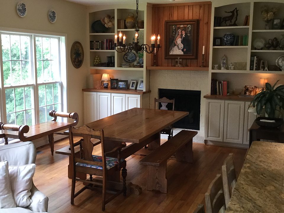2nd image of 202 Lancelot Ln
