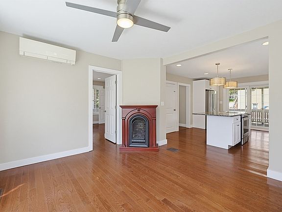 2nd image of 39 Johnston Ave Unit 1
