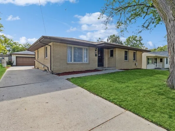 2805 E 40th St, Des Moines, IA 50317