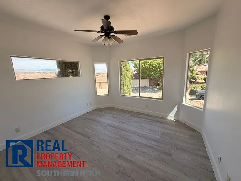 685 W Windsor Dr — Photo 15