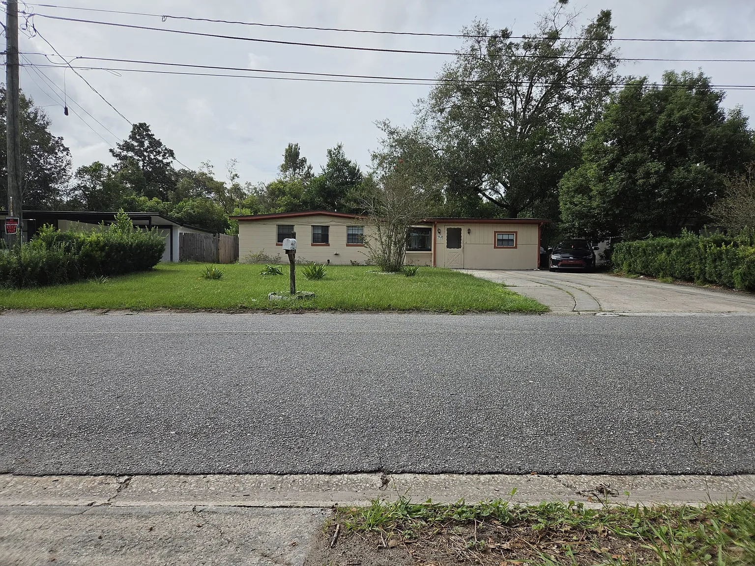 7510 N Ridgeway Rd — Photo 2