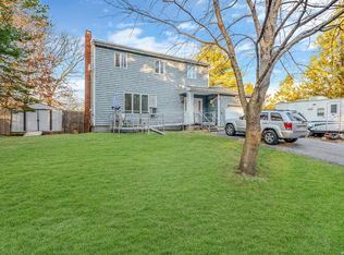371 S River Rd, Calverton, NY 11933