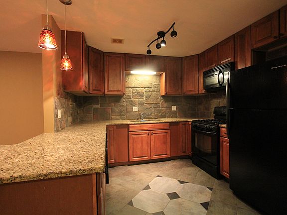 5th image of 16W525 Mockingbird Ln APT 207