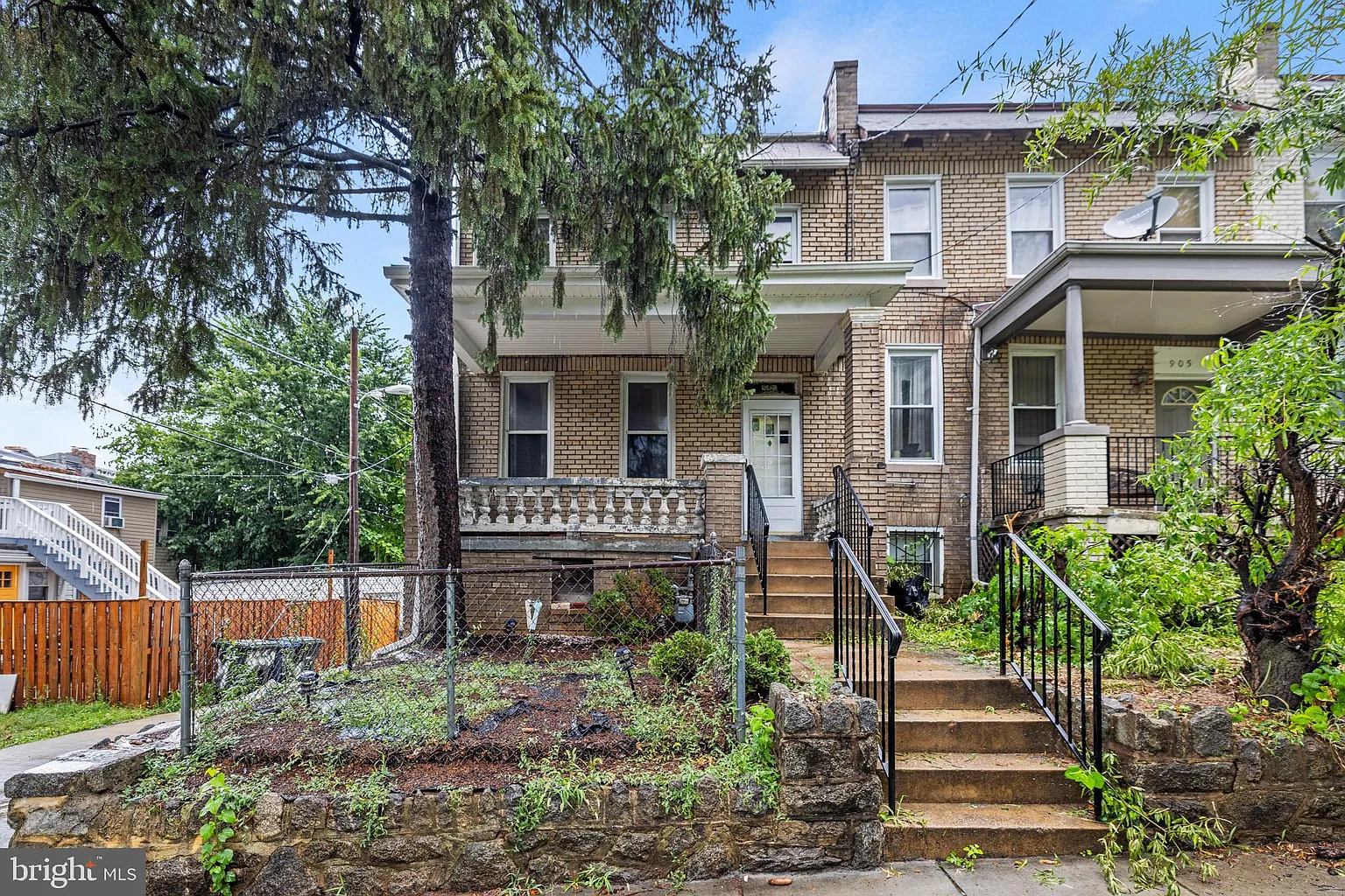 907 Buchanan St NW photo 1