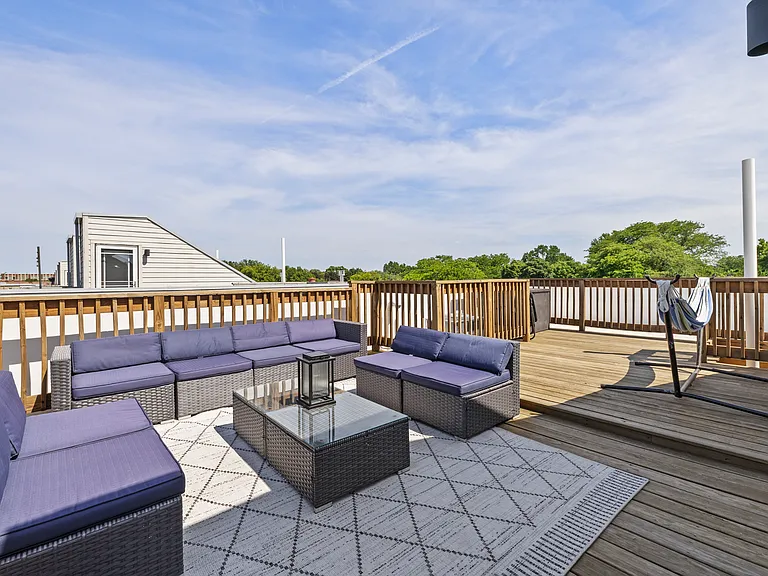 952 Madison St — Photo 35