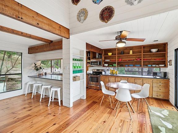 5th image of 1002 Jousting Pl