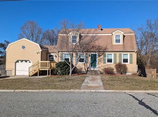 15 Maria St, Lincoln, RI 02865