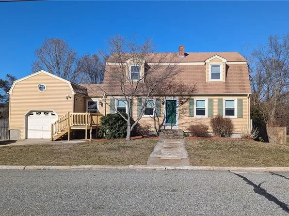 15 Maria St, Lincoln, RI 02865