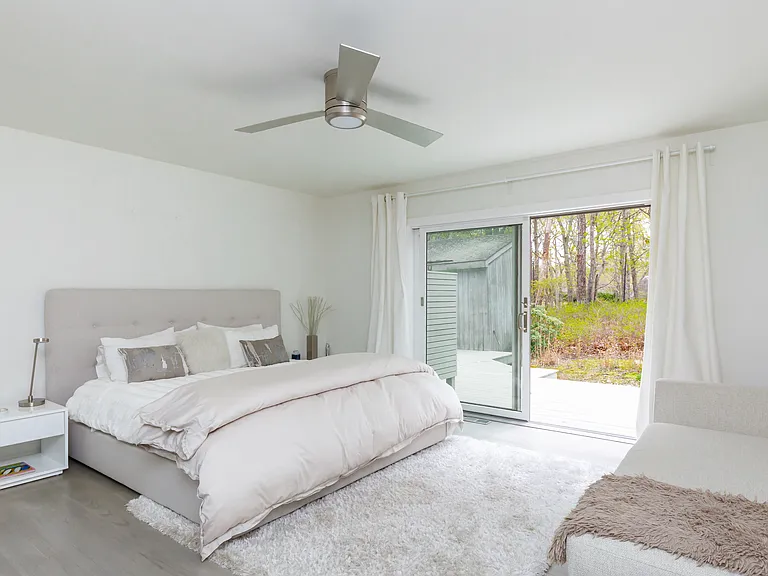 15 Jonathan Dr — Photo 8