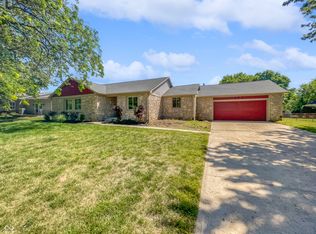 852 Granada Dr, Greenwood, IN 46143