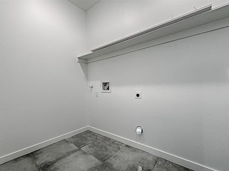 2815 Harston St — Photo 8