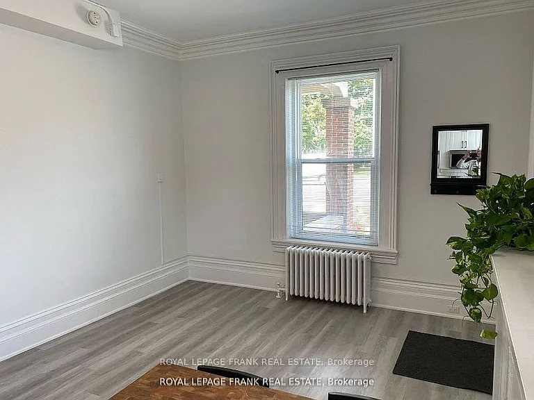 859 Dundas St W #1 — Photo 4
