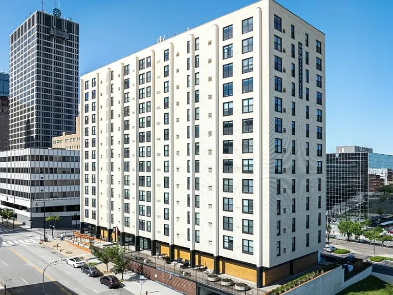 Walnut Tower Apartments — Photo 7
