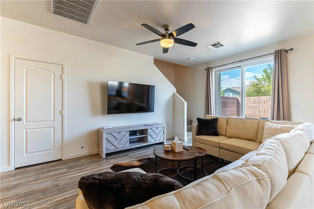 3 bed, 2.5 bath, 1705 sqft, $3,600 — Photo 3