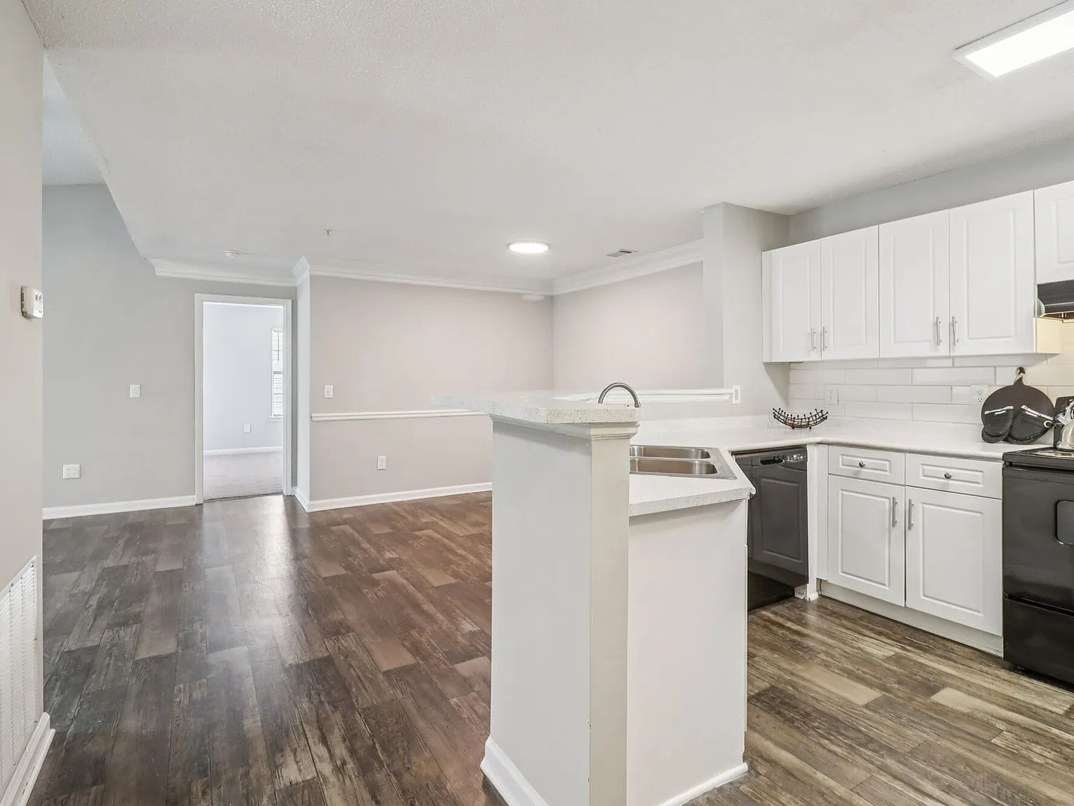 Walden Brook Apartments — Photo 4