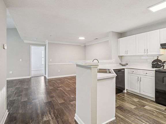 4th image of 100 Walden Brook Dr #1105