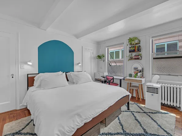 333 East 43rd Street image 7 of 21