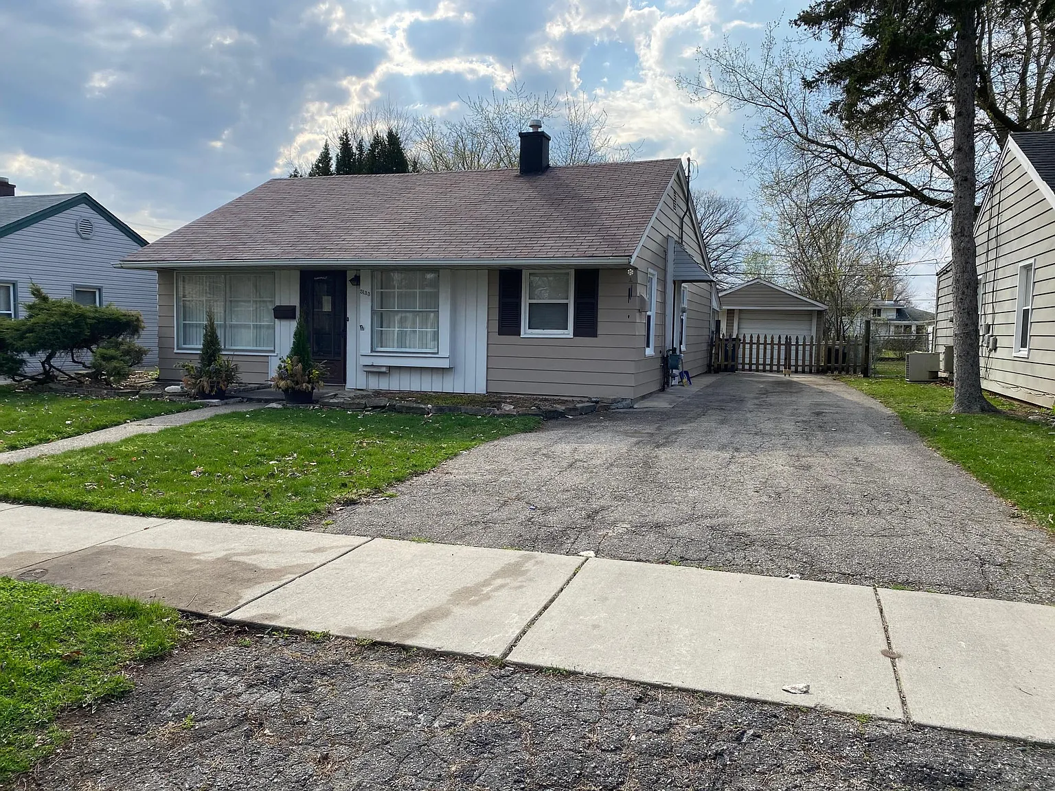 3133 Warick Rd — Photo 2