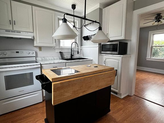 3rd image of 714 Maxine Dr