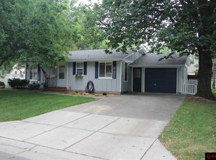 617 W 8th St, Mankato, MN 56001
