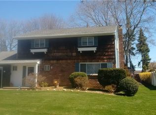 31 Amapola Ln, Kings Park, NY 11754