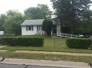 212 Robin Hill Ln, Ballwin, MO 63021