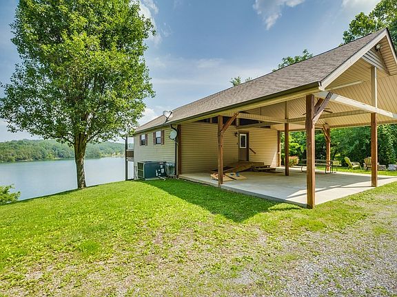 2nd image of 930 Red Bud Ln