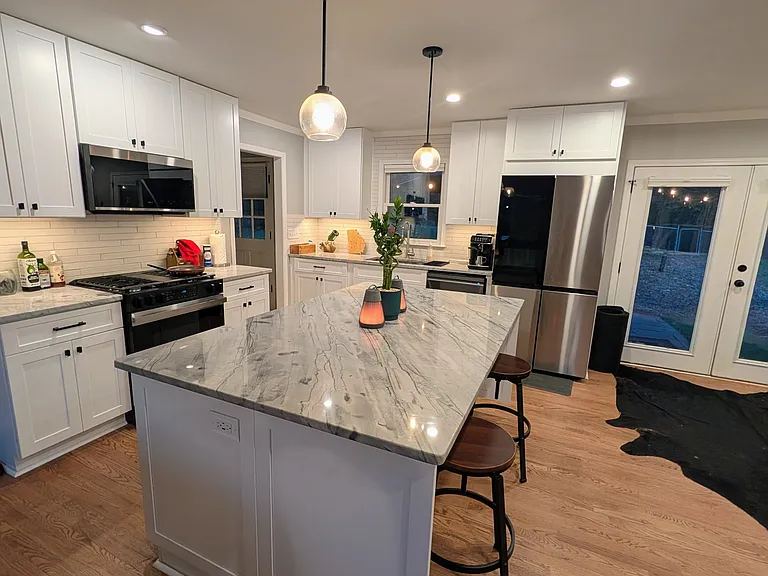 2334 Elmwood Dr SE — Photo 3