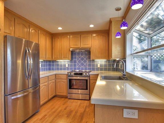 4th image of 951 Diaz Ln
