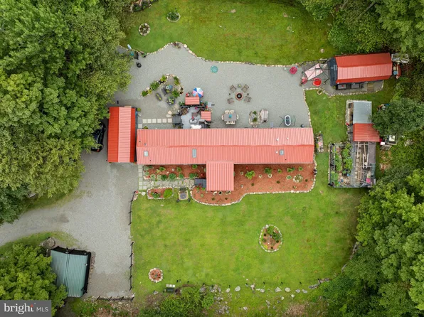 11 Squire Ln, Newfoundland, PA 18445