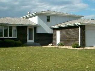 823 Old Beach Rd, Dyer, IN 46311