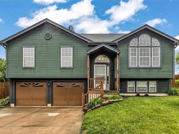 1402 Willow Dr, Greenwood, MO 64034