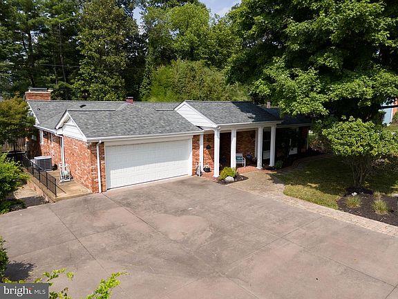 4th image of 2104 Cedar Circle Dr