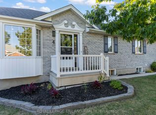 4 Schreyer Dr, Saint Thomas, ON N5R 6E8