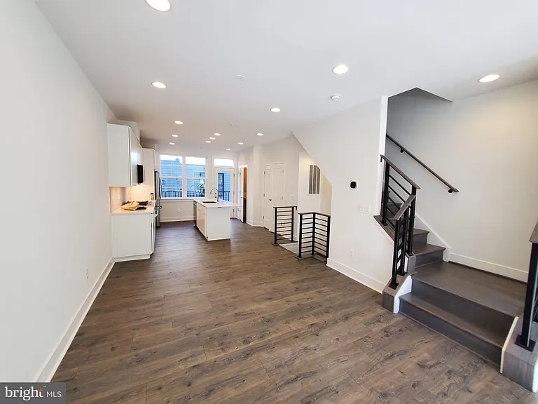 1882 Michael Faraday Dr — Photo 5