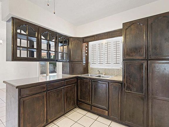 5th image of 9942 Lockerbie Ave