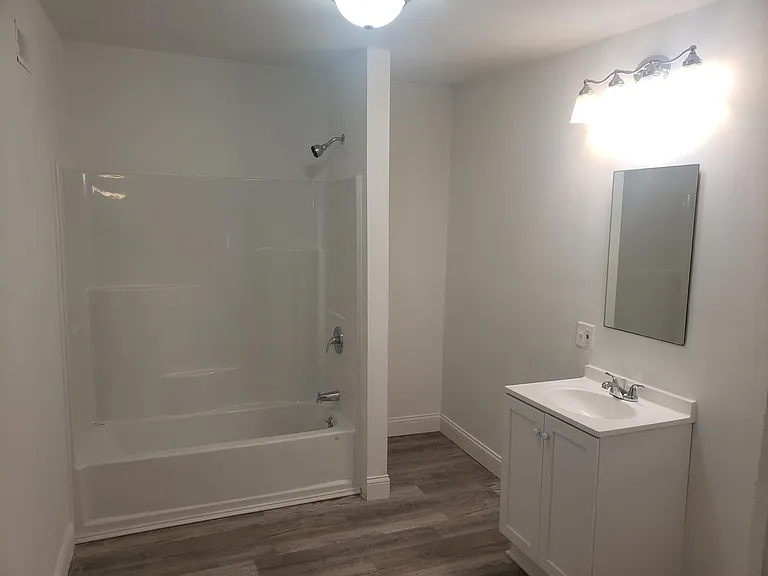 605 Hall St #2 — Photo 4