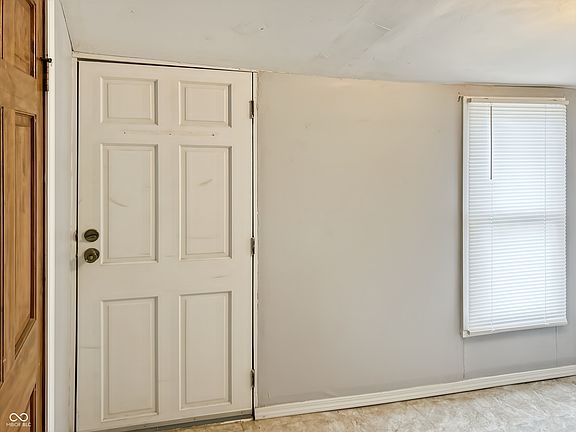 5th image of 276 N Mulberry St