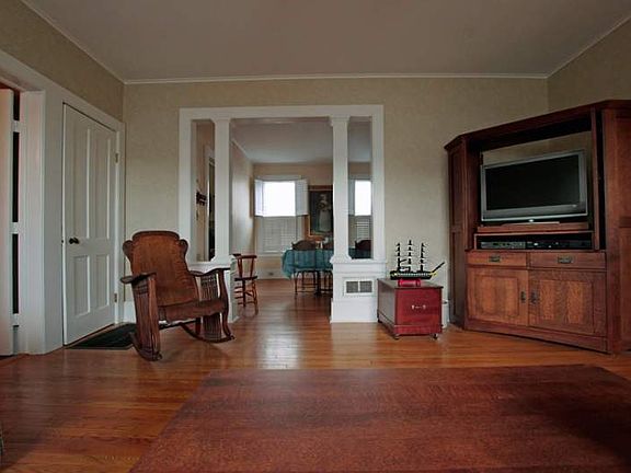 4th image of 5 Leatherstocking St