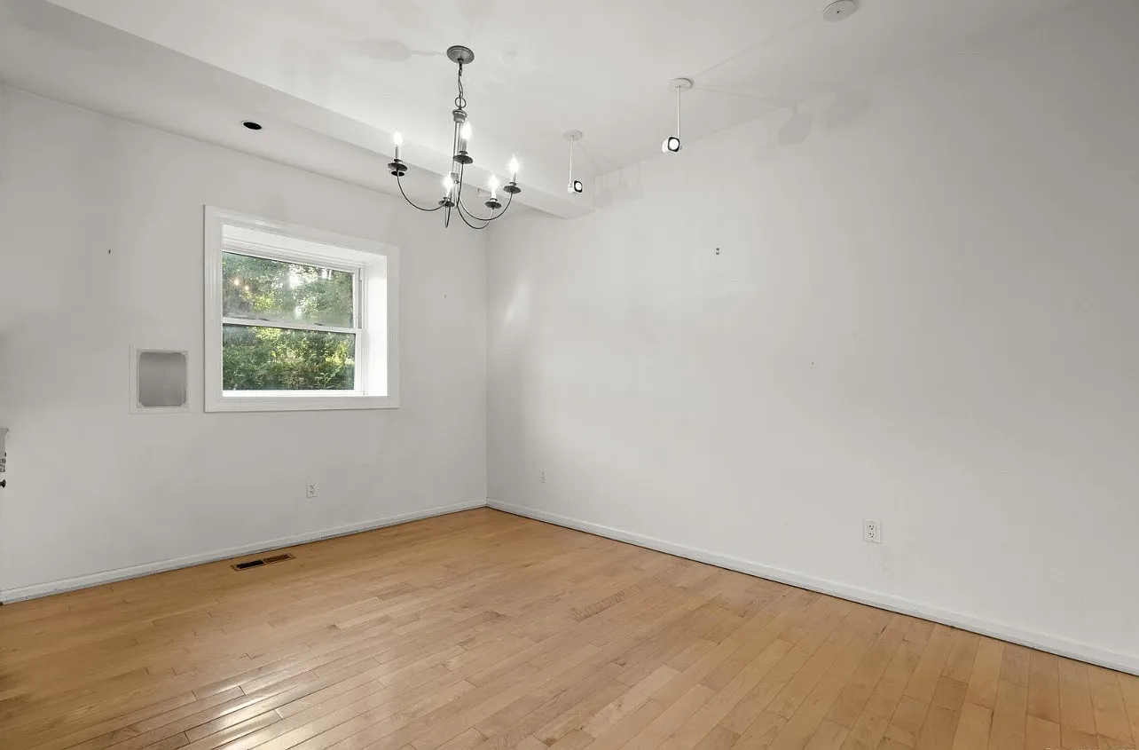 869 Orange St — Photo 3