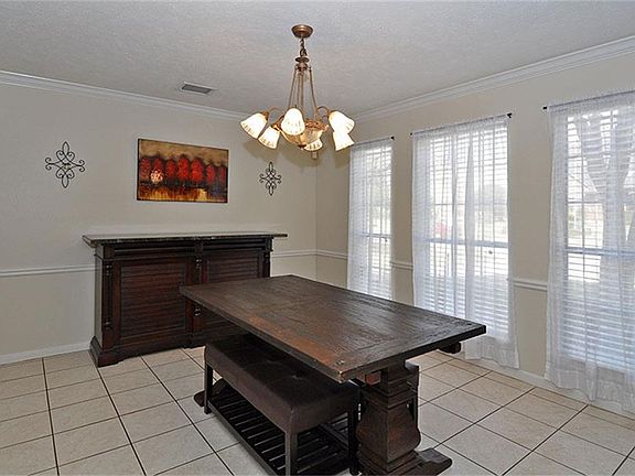 3rd image of 3111 Woodland View Dr