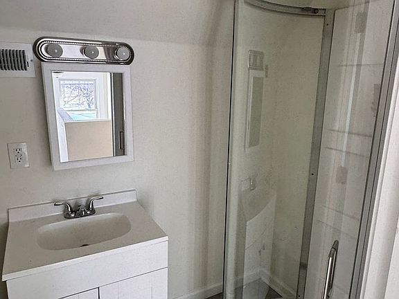 3rd image of 117 Linden Ave #B