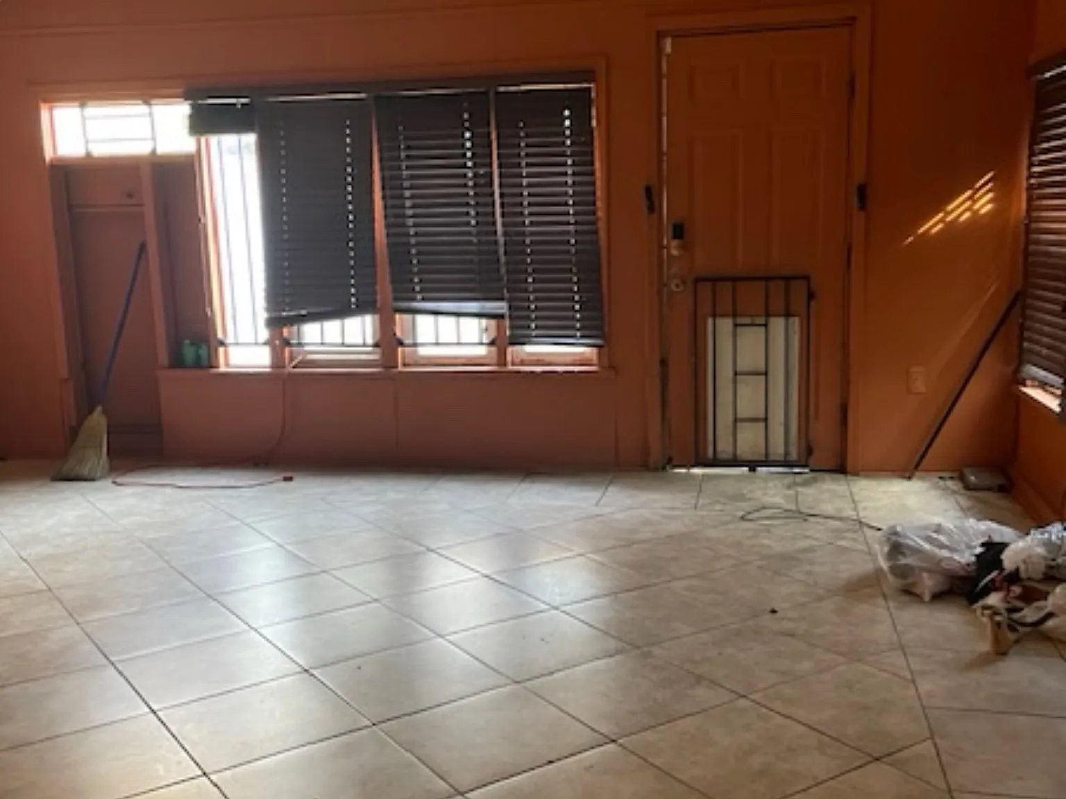 1100 Hearn St — Photo 3