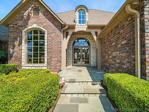 4th image of 1514 NE Oakridge Dr