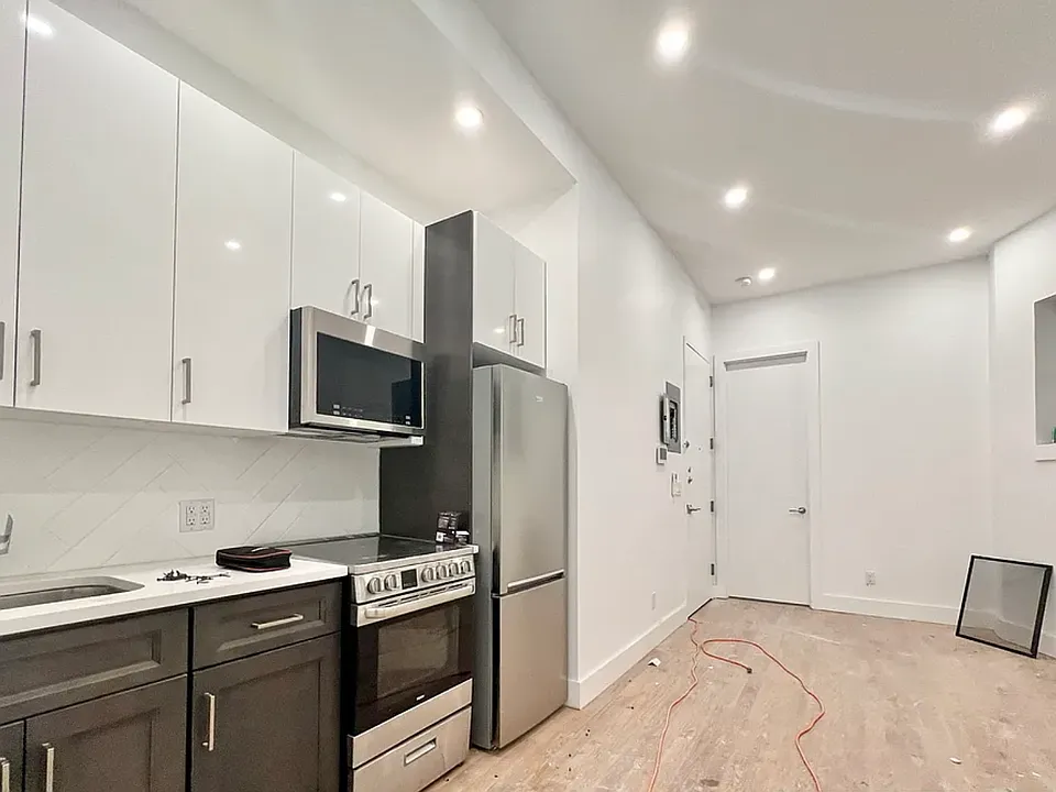 435 Dekalb Ave #1L
