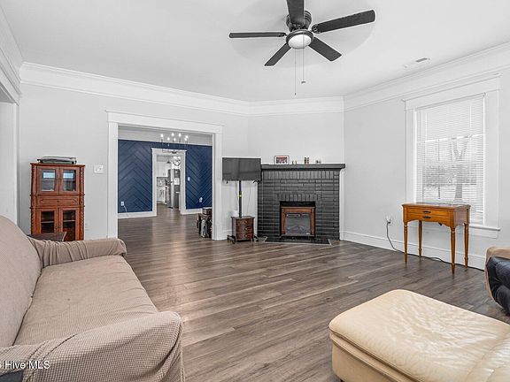 5th image of 625 E Ridge Street