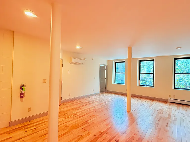 191 College St #203 — Photo 22