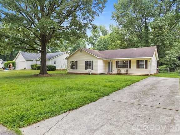 2nd image of 615 Pennwood Ln