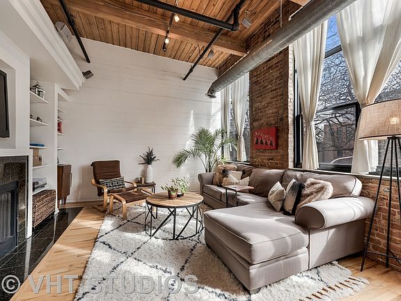 3rd image of 1259 N Wood St APT 206