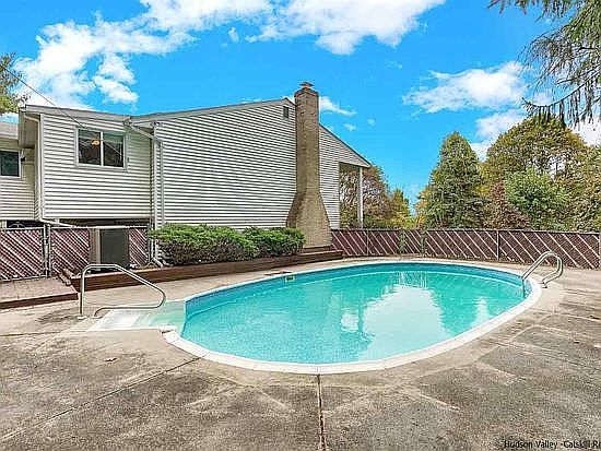 3rd image of 5 Purdy Ave